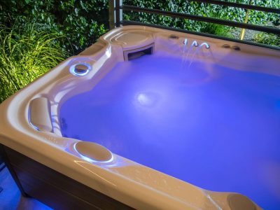 13-blue-illuminated-home-garden-hot-tub-spa-1